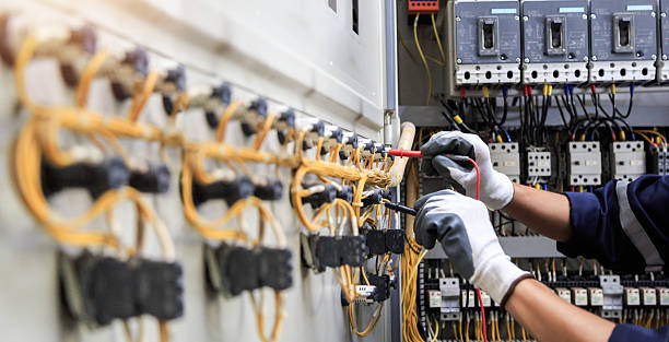 Professional Electrician technician working in Ottawa, KS